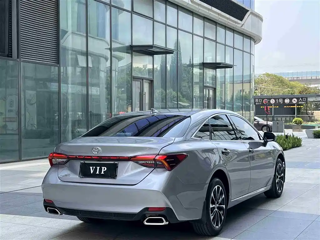 Toyota Avalon 2023 2.0L Luxury Edition фото 7