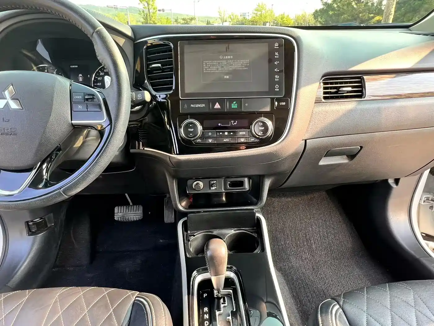 MITSUBISHI OUTLANDER