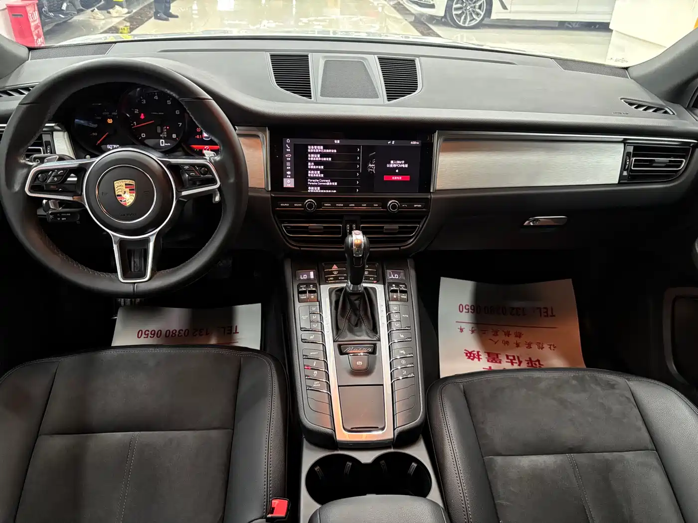 PORSCHE MACAN