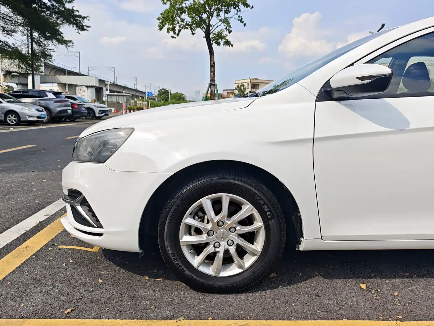 Фото 24 - Geely Emgrand