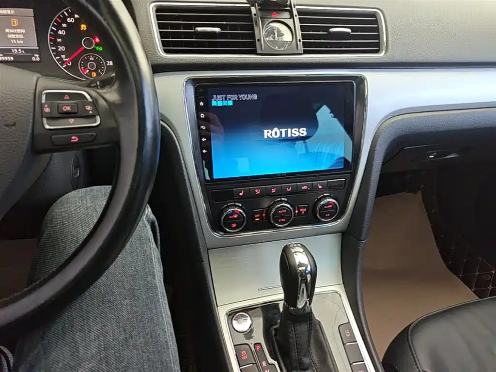 Volkswagen Passat 2015 1.8TSI DSG Prestige Edition фото 13