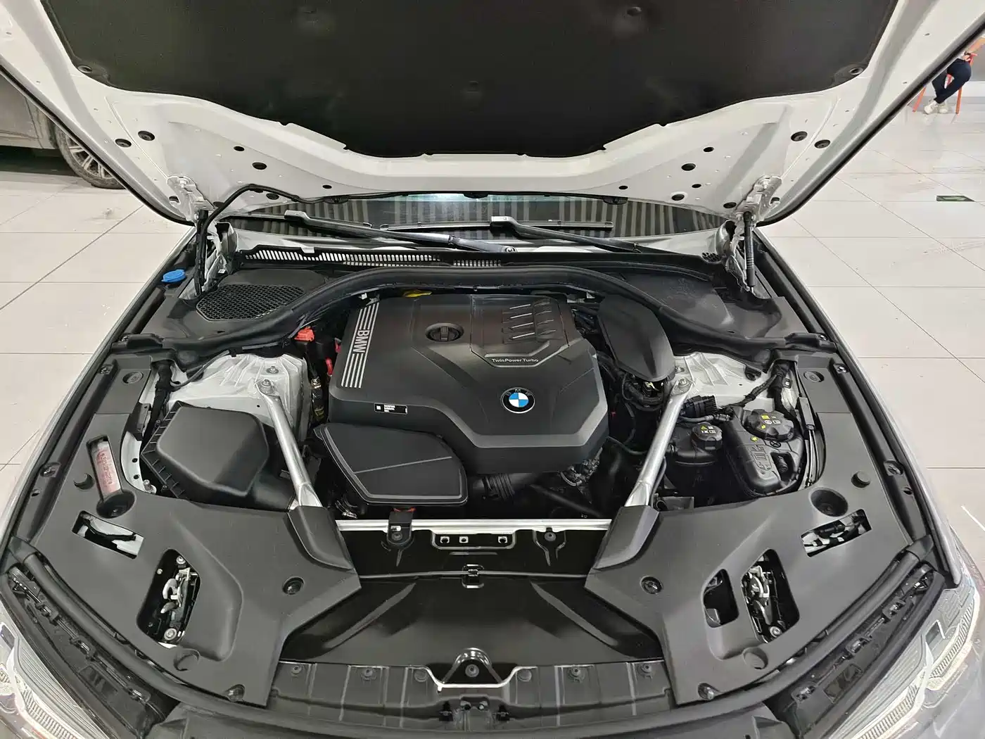BMW 5 Series 2023 530Li Leading M Sport Package фото 16