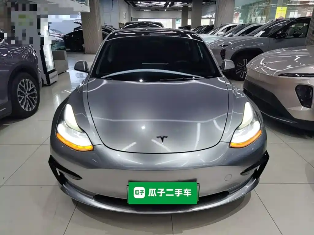 Фото 3 - Tesla Model 3