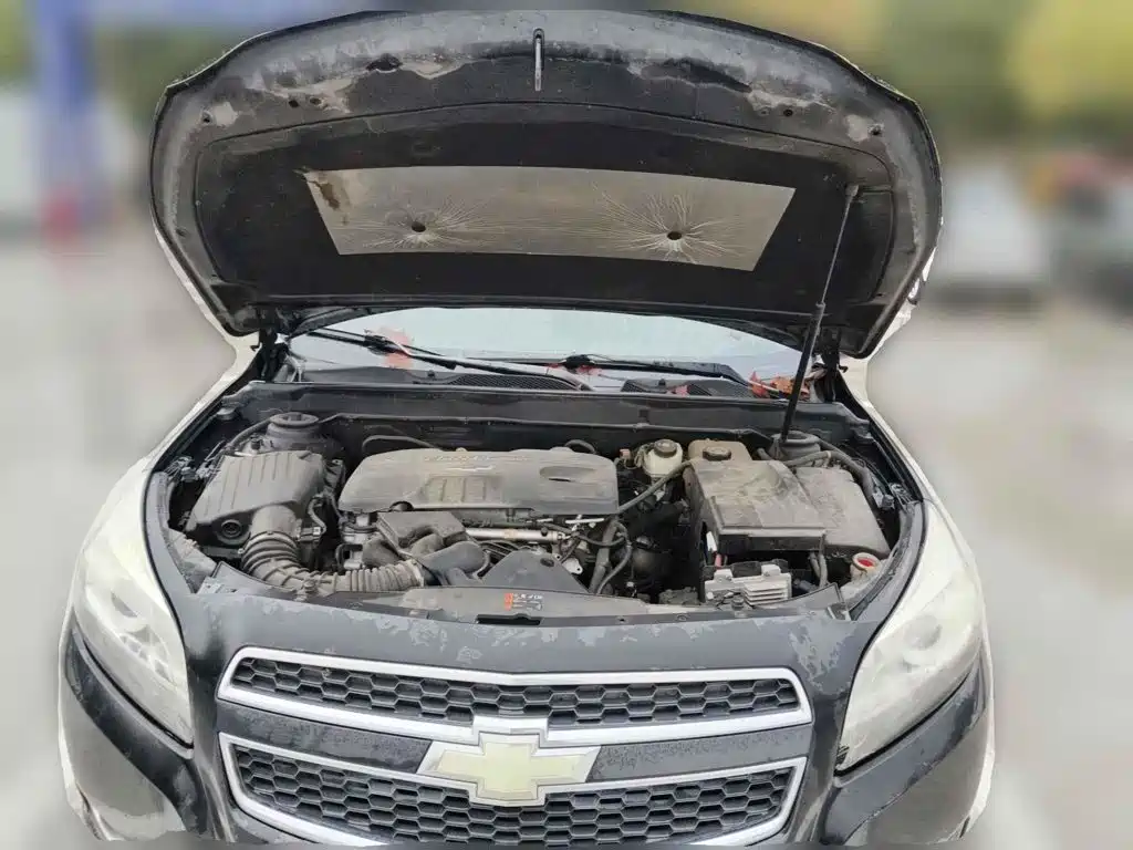 Photo 3 - Chevrolet Malibu