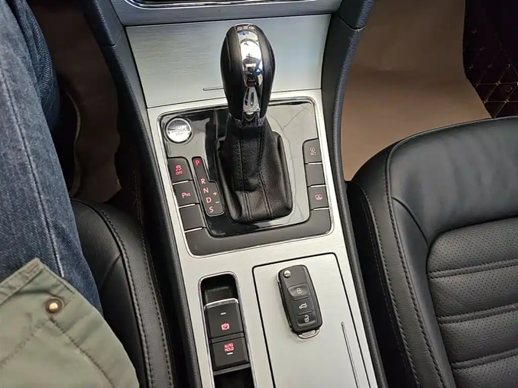 Volkswagen Passat 2015 1.8TSI DSG Prestige Edition фото 14
