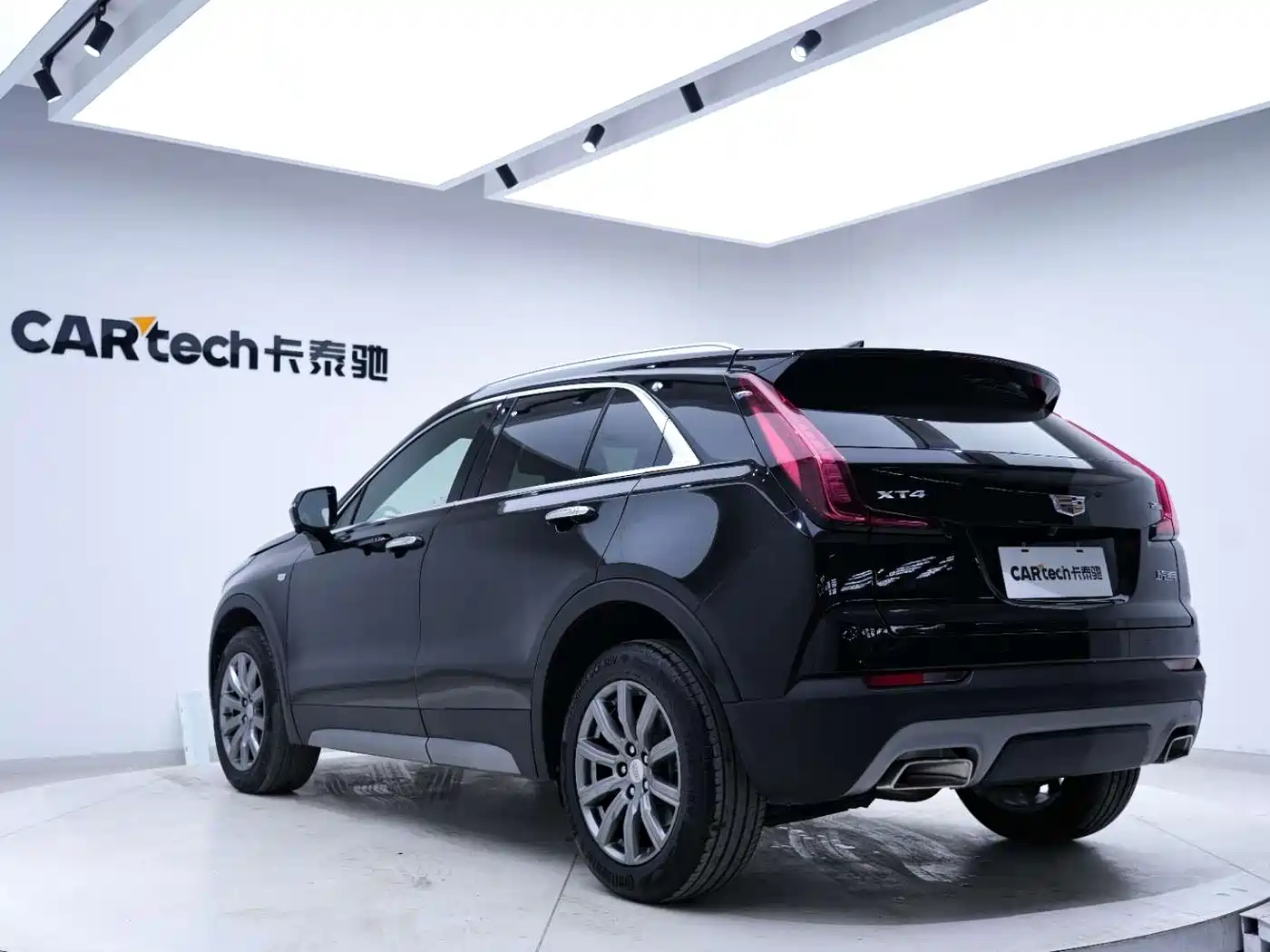 CADILLAC XT4