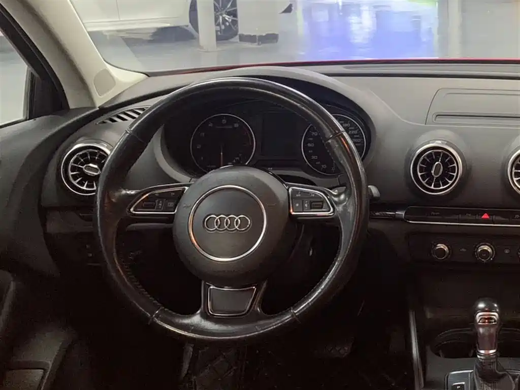 Audi A3 2016 Limousine 35 TFSI Leadership фото 4