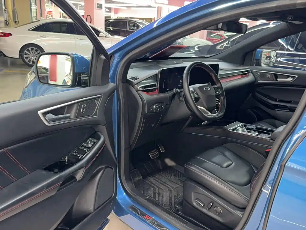 Фото 11 - Ford Edge