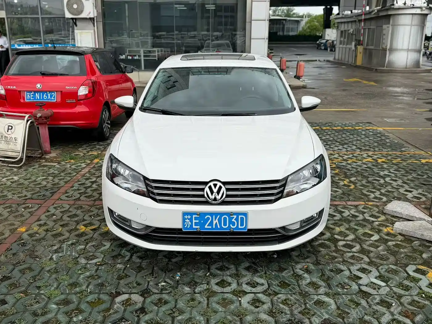 Volkswagen Passat 2015 1.8TSI DSG Honor Edition фото 2