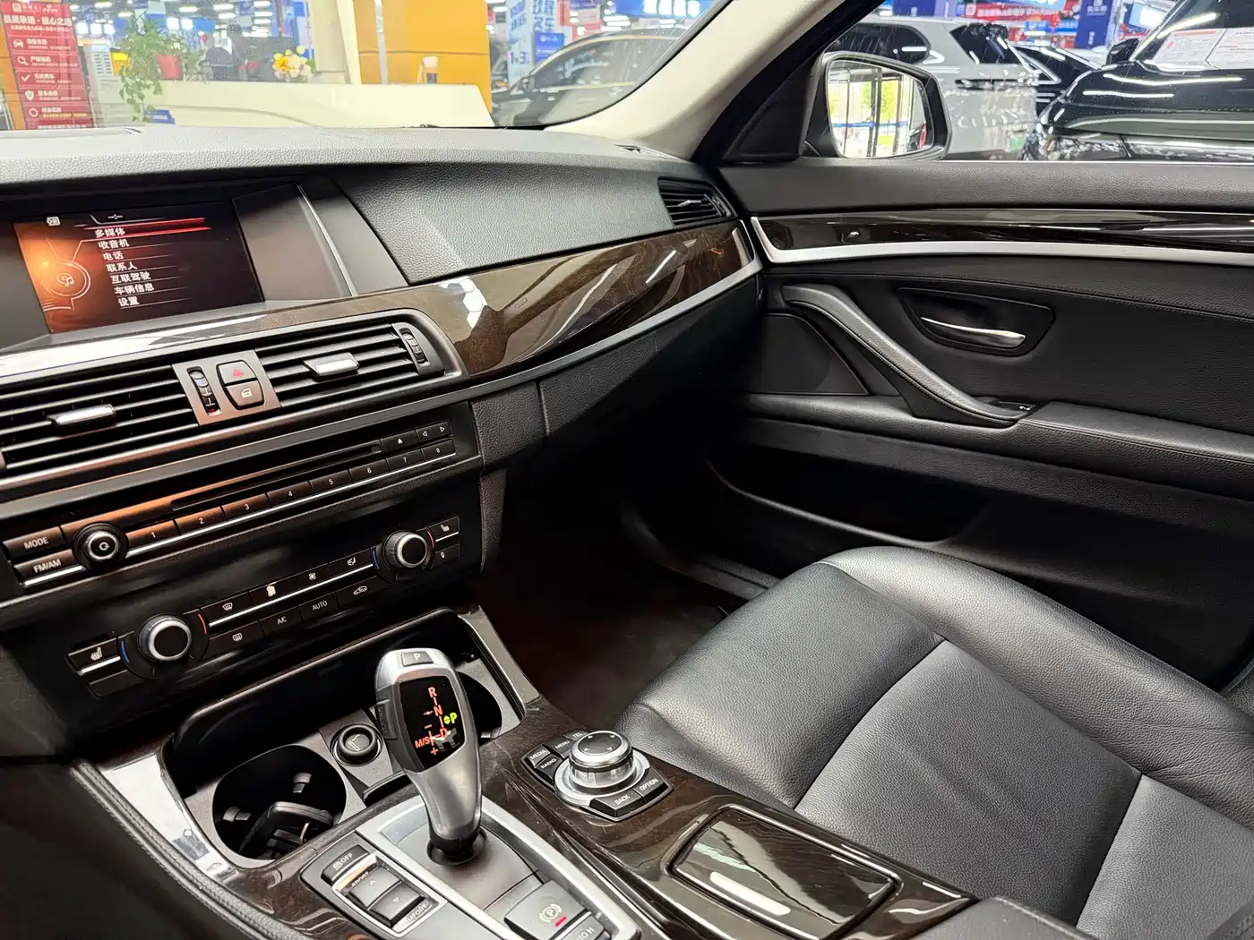 BMW 5 Series 2014 525Li Leading фото 10