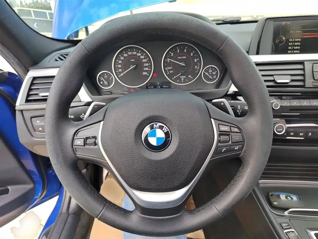 BMW 3 Series 2017 320i M Sport фото 11