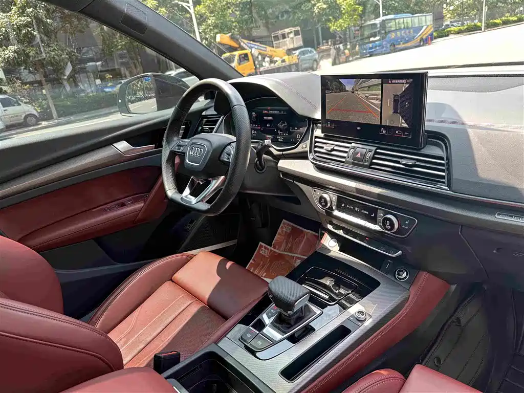 Фото 21 - Audi Q5L
