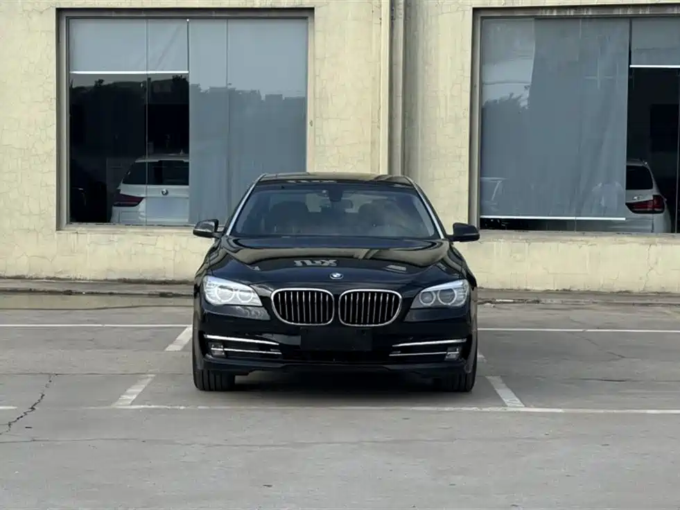 BMW 7 Series 2013 Model 730Li Luxury фото 9