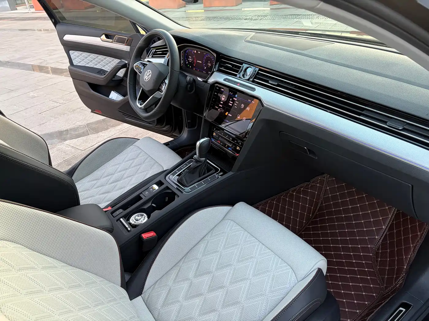 Volkswagen Magotan 2023 Model 2 Million Commemorative Edition 330TSI DSG Luxury фото 27