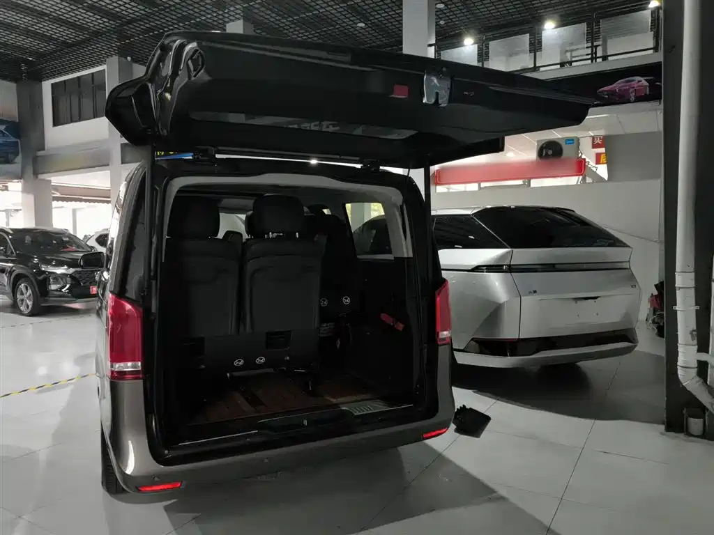 Mercedes-Benz V-Class 2017 Model V 260 Pilot Edition фото 15