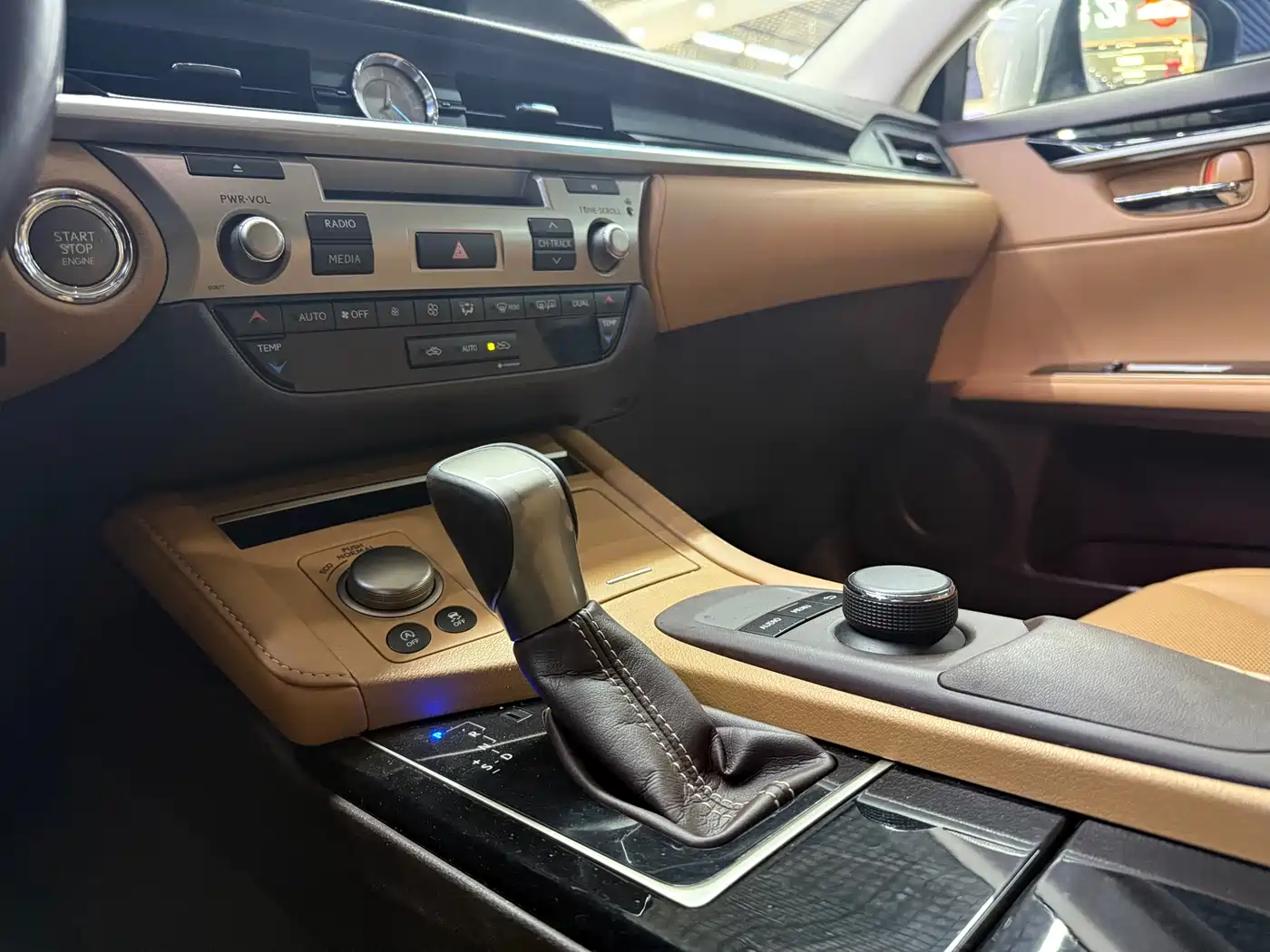 Lexus ES 2015 200 Elite Edition фото 14