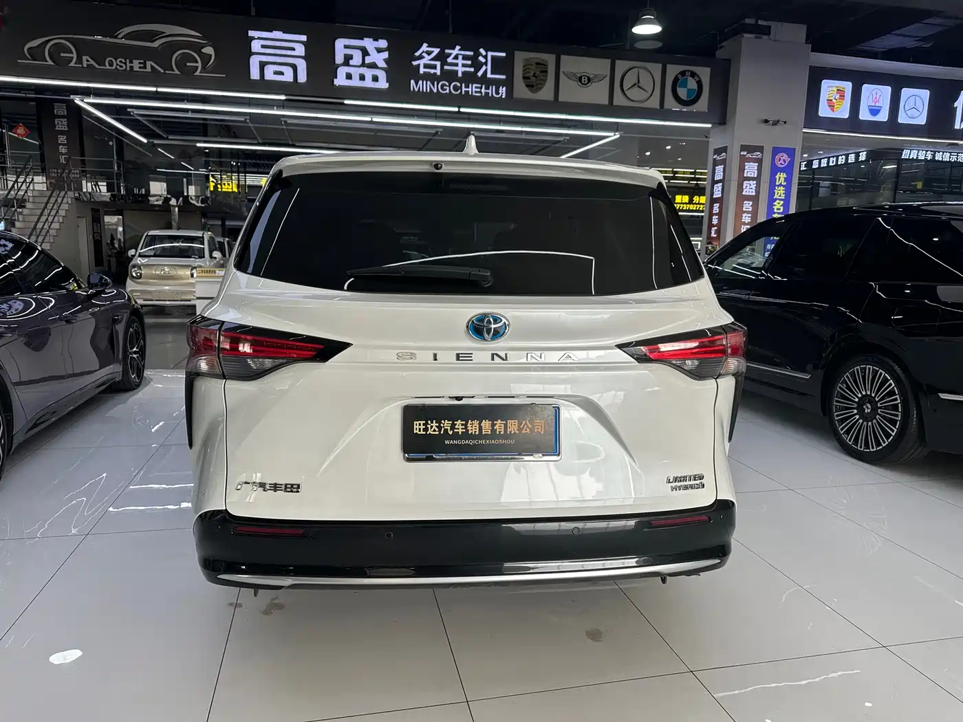 Toyota Sienna 2023 2.5L Hybrid Premium Edition фото 8