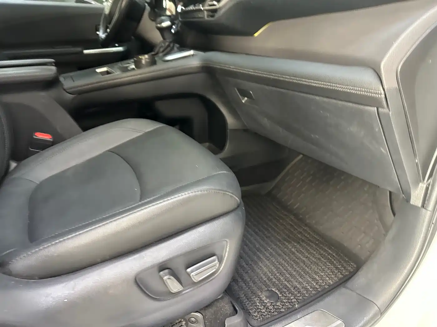 Toyota Sienna 2023 2.5L Hybrid Premium Edition фото 22