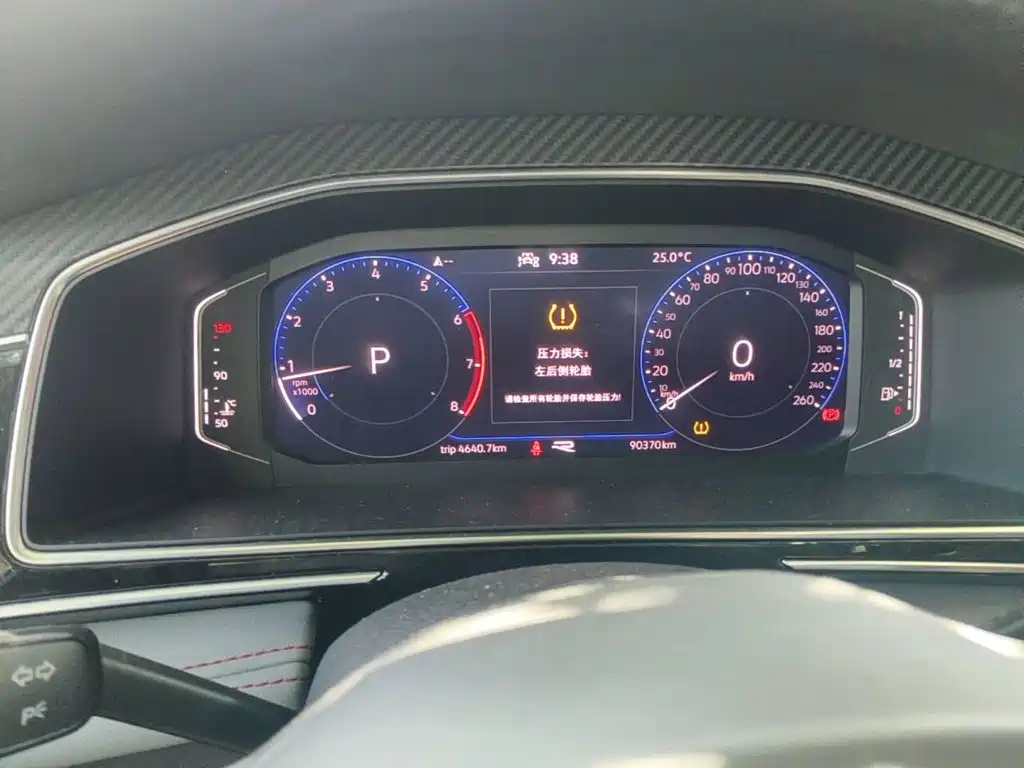 Photo 4 - Volkswagen Tiguan L