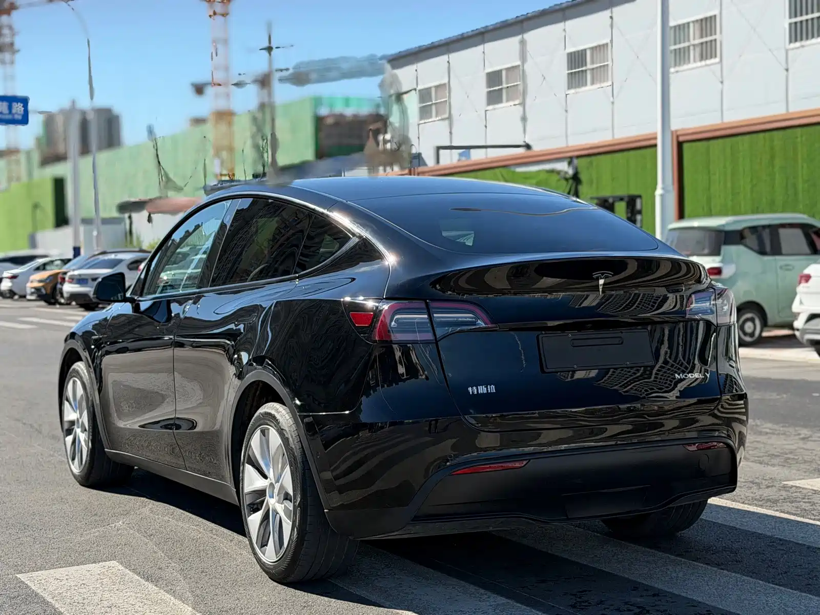 Фото 14 - Tesla Model Y