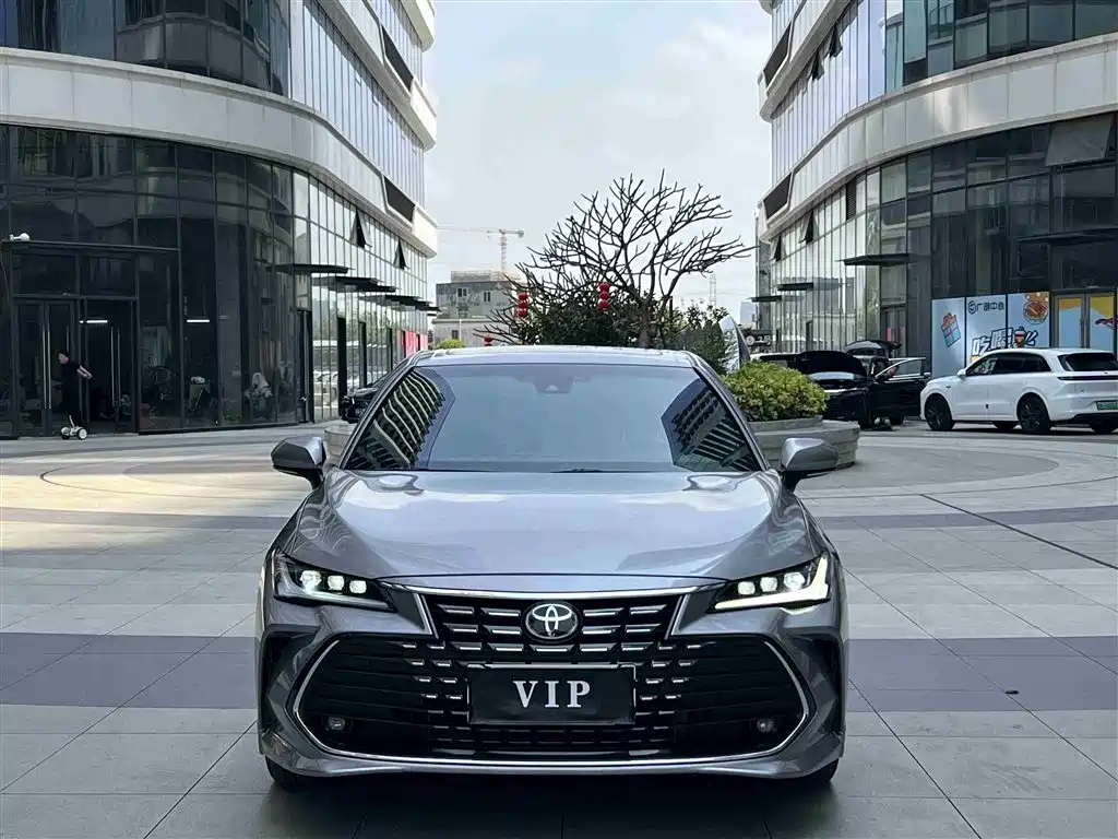 Toyota Avalon 2023 2.0L Luxury Edition фото 2