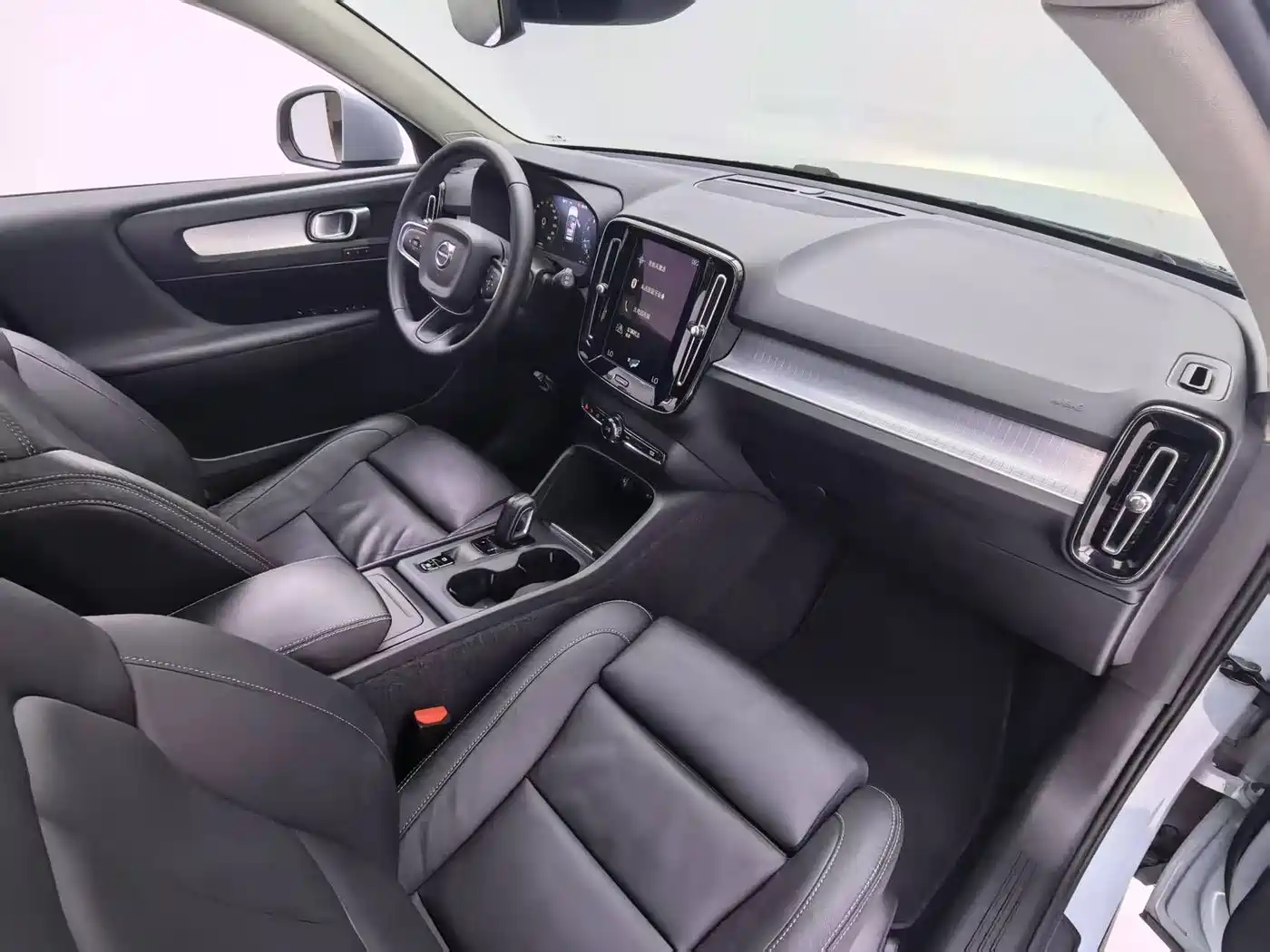 Фото 19 - Volvo XC40 (Import)