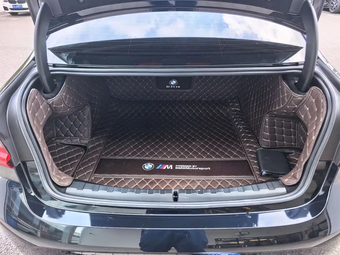 BMW 3 Series 2024 325Li M Sport Shadowline Package фото 21