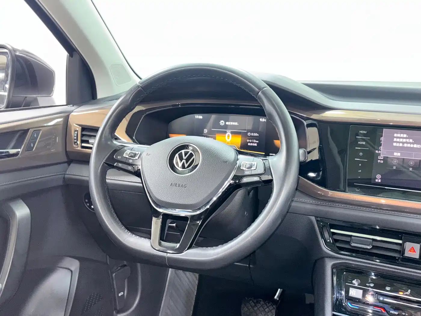 Volkswagen Tharu 2022 280TSI FWD Luxury Edition фото 13