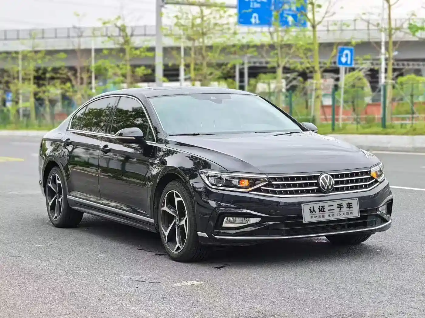 Volkswagen Magotan 2023 Model 2 Million Commemorative Edition 330TSI DSG Luxury фото 3