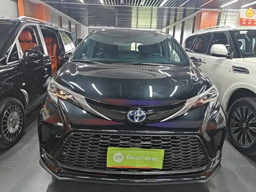 Toyota Granvia 2023 2022 Model Year 2.5L Hybrid Flagship Edition