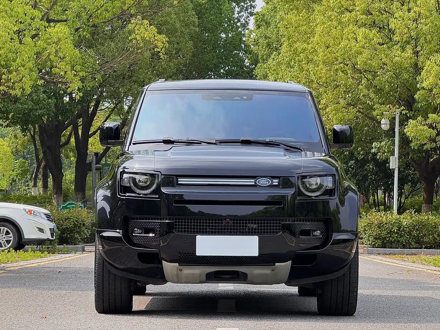 Land Rover Defender 2024 110 5.0T V8 фото 2