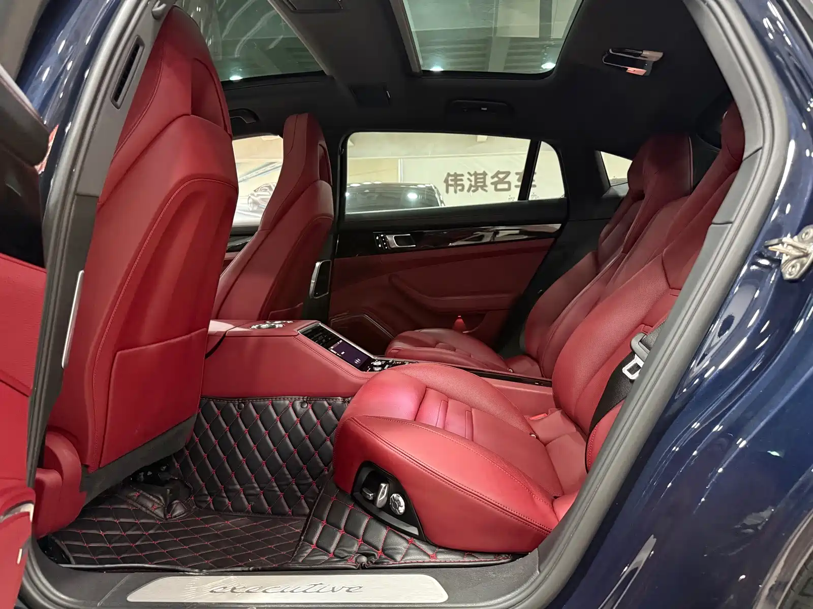 Photo 14 - Porsche Panamera New Energy