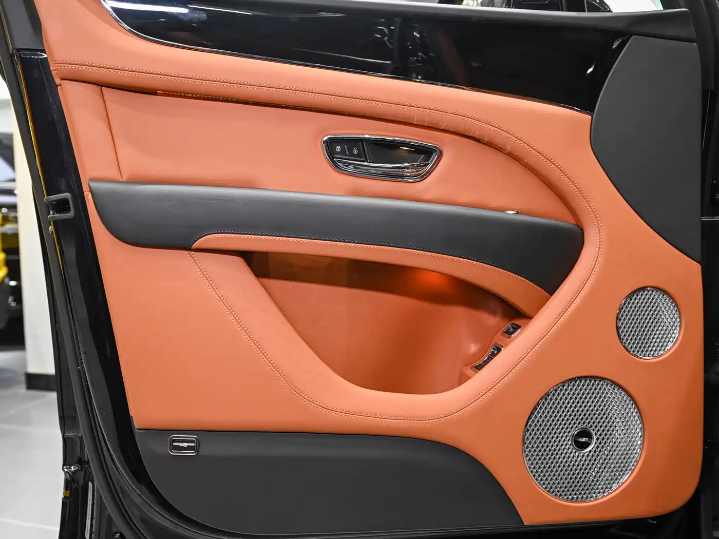 BENTLEY TIMYUE PLUG-IN HYBRID