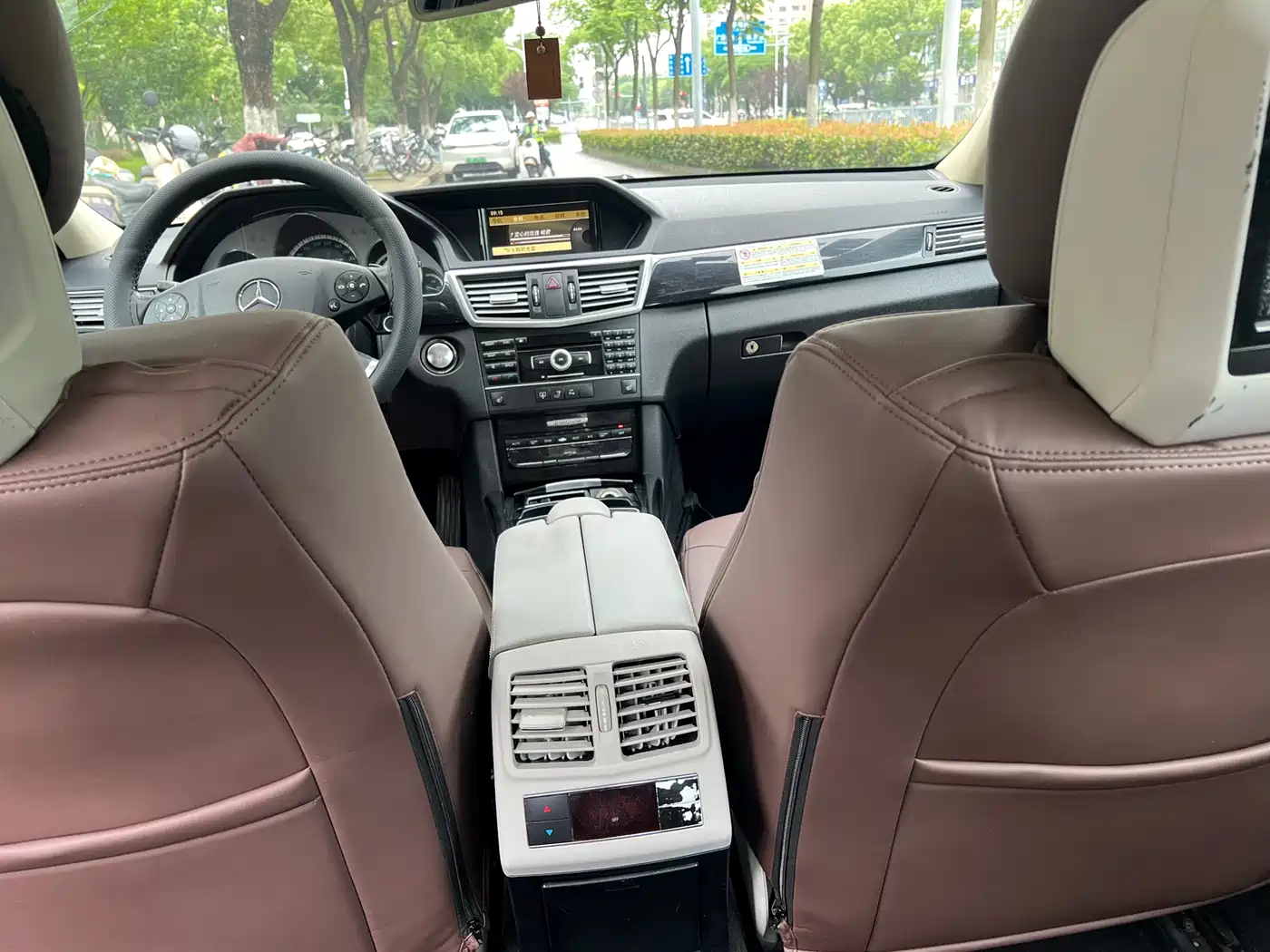 Mercedes-Benz E-Class 2011 E 300 L Fashion Premium фото 13