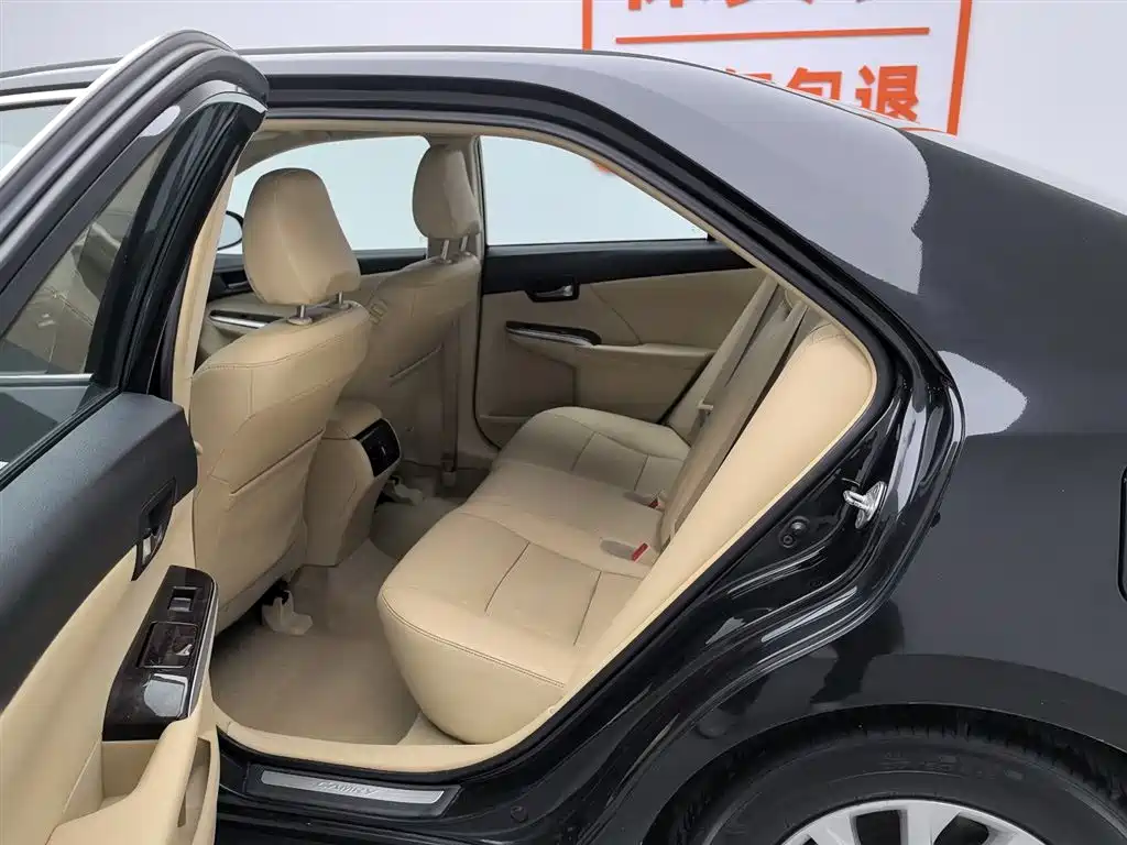 Toyota Camry 2016 2.0G 10th Anniversary Leading Edition фото 15