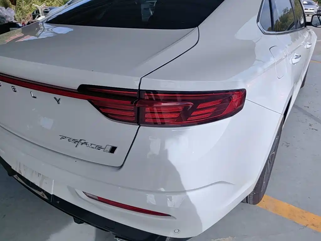 Фото 8 - Geely Preface