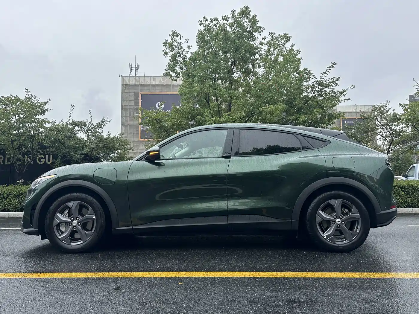 Ford Mustang Mach-E 2022 2021 Boundless RWD Edition (Long Range)