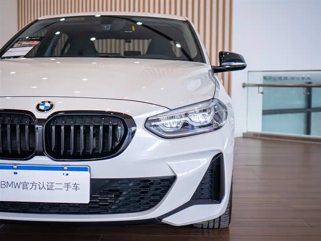 BMW 1 Series 2023 125i M Sport Shadow Edition фото 9