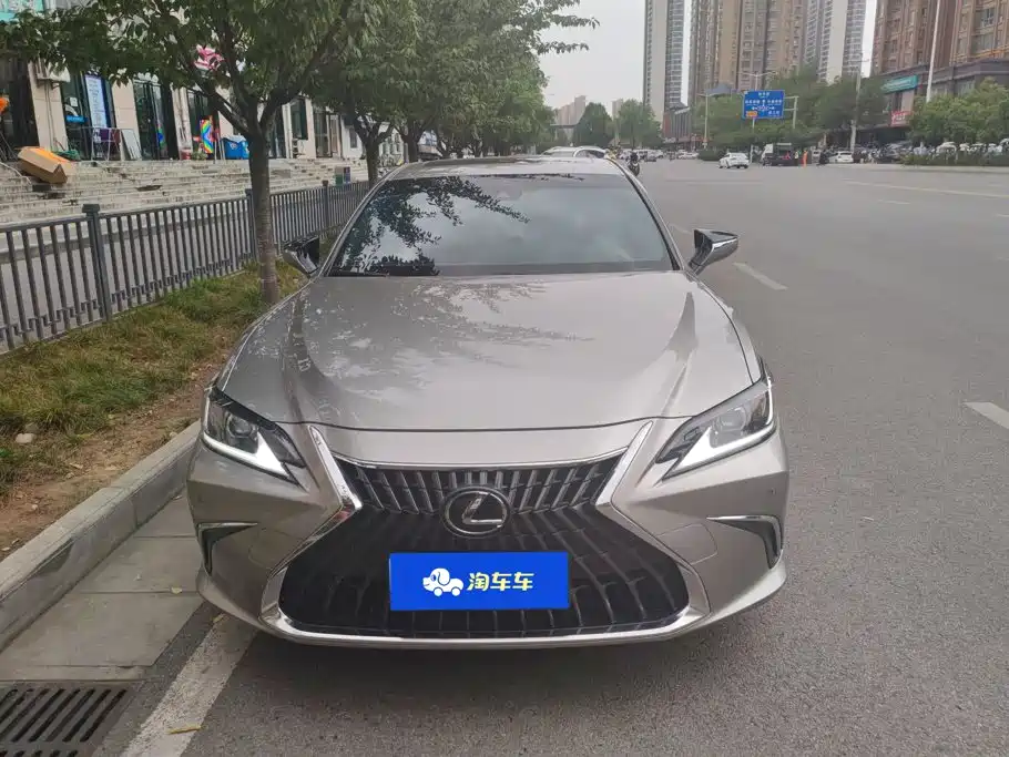 Lexus ES 2022 300h Excellence Edition