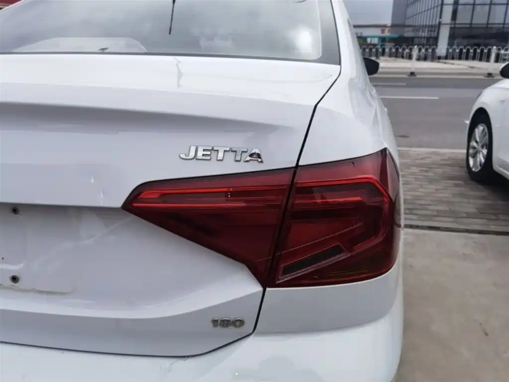 Volkswagen Jetta 2019 Dream Edition 1.5L Manual Fashion фото 8