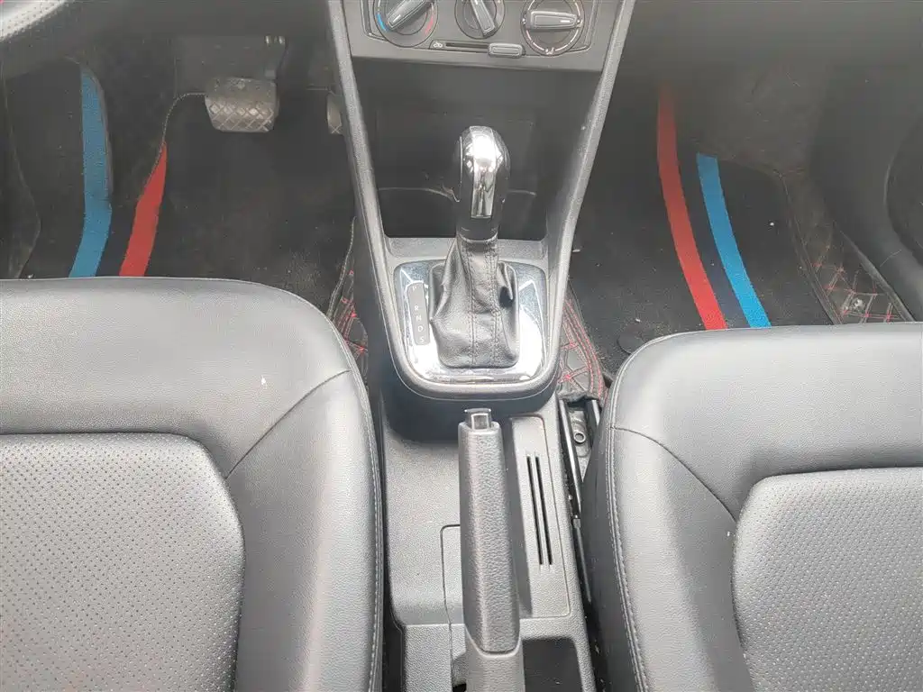 Volkswagen Jetta 2015 Value Edition 1.6L Automatic Fashion фото 14
