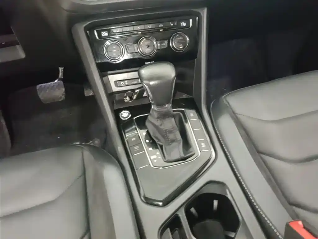 Volkswagen Tiguan L 2018 330TSI Automatic 2WD Luxury Edition фото 14