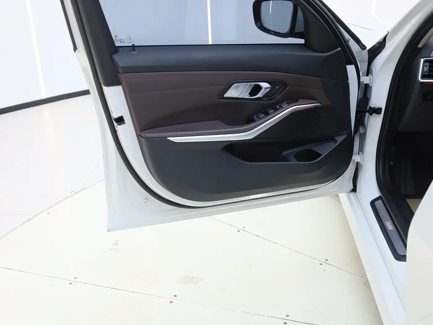 BMW 3 Series 2022 320i Sport Package фото 15