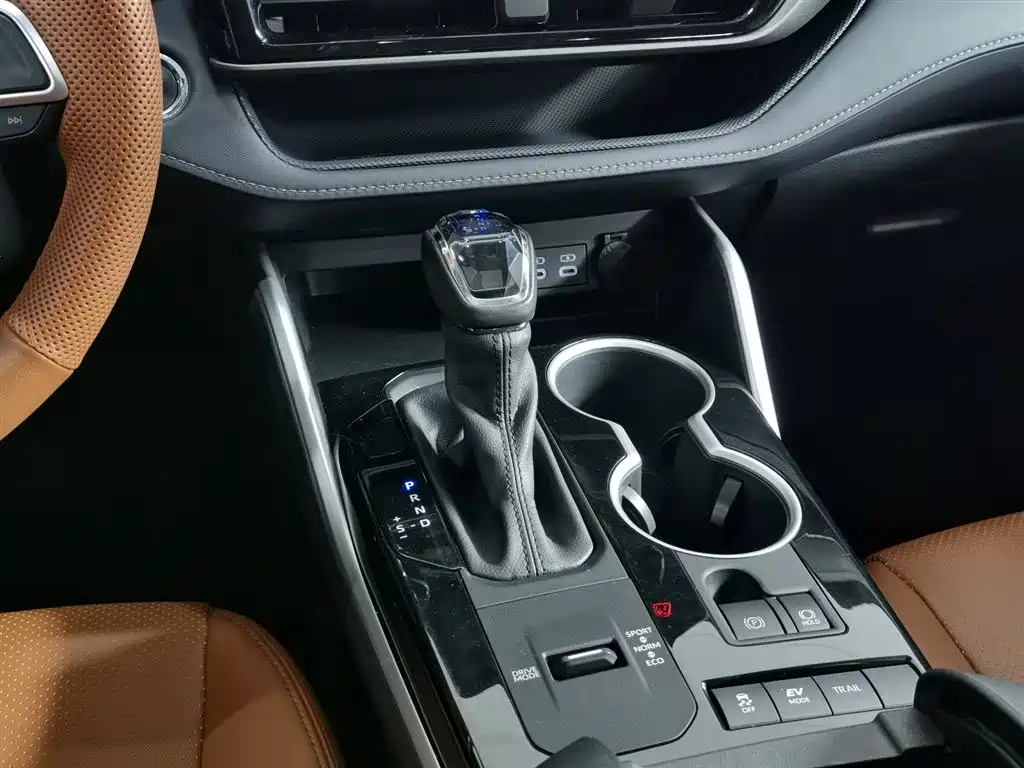 Toyota Highlander 2023 2.5L Smart Hybrid Dual Engine AWD Elite 7-Seater фото 13