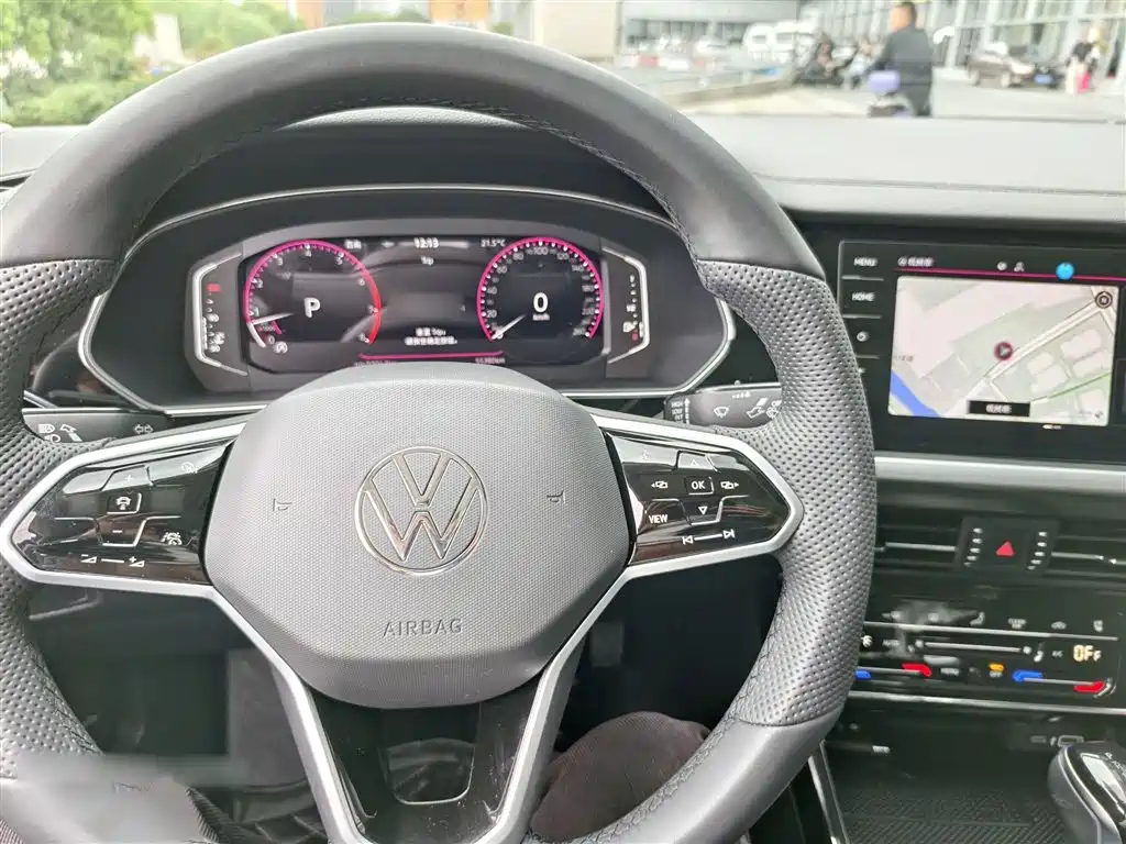 Volkswagen Passat 2024 380TSI Luxury фото 3