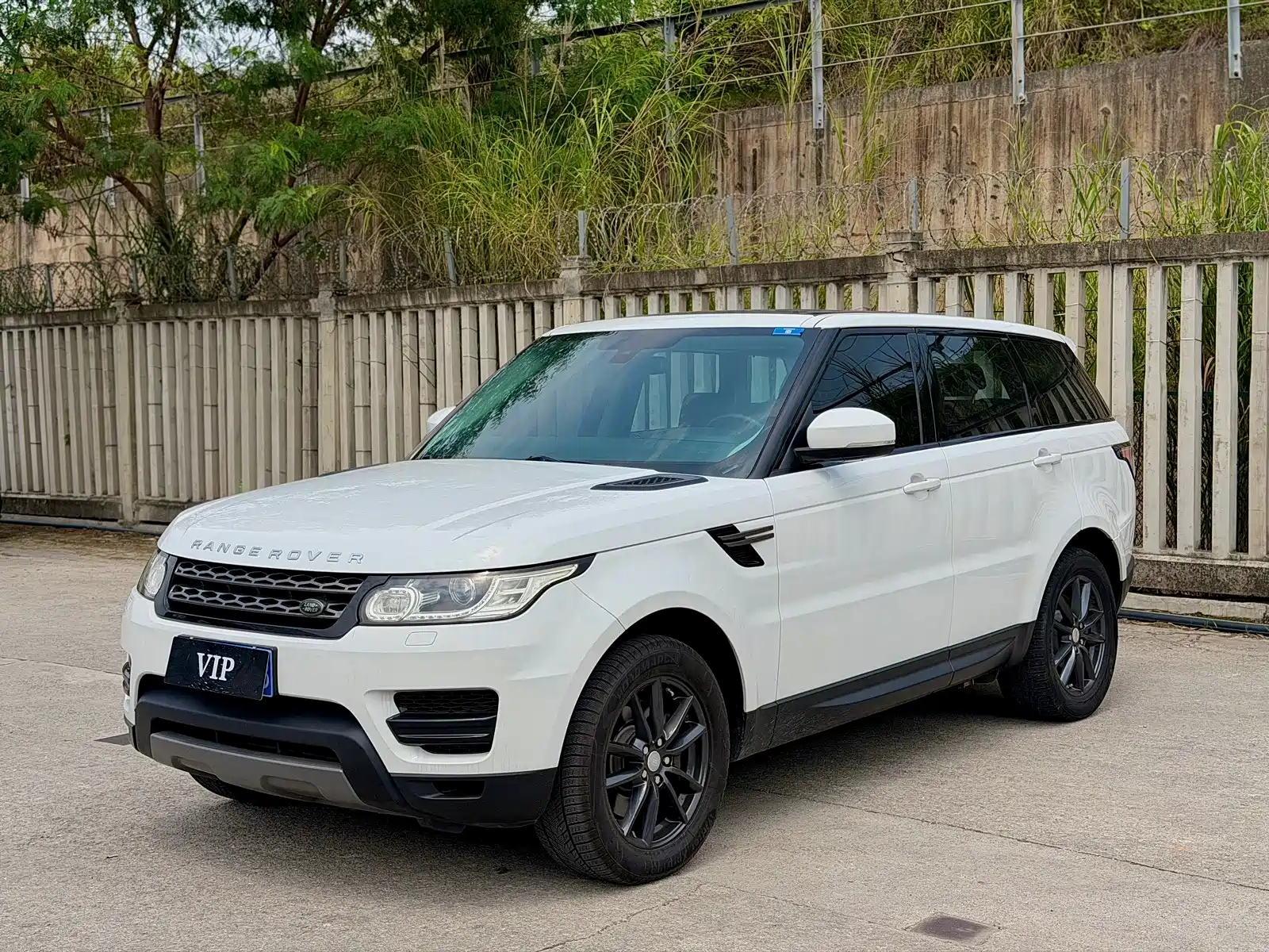 Photo 1 - Land Rover Range Rover Sport