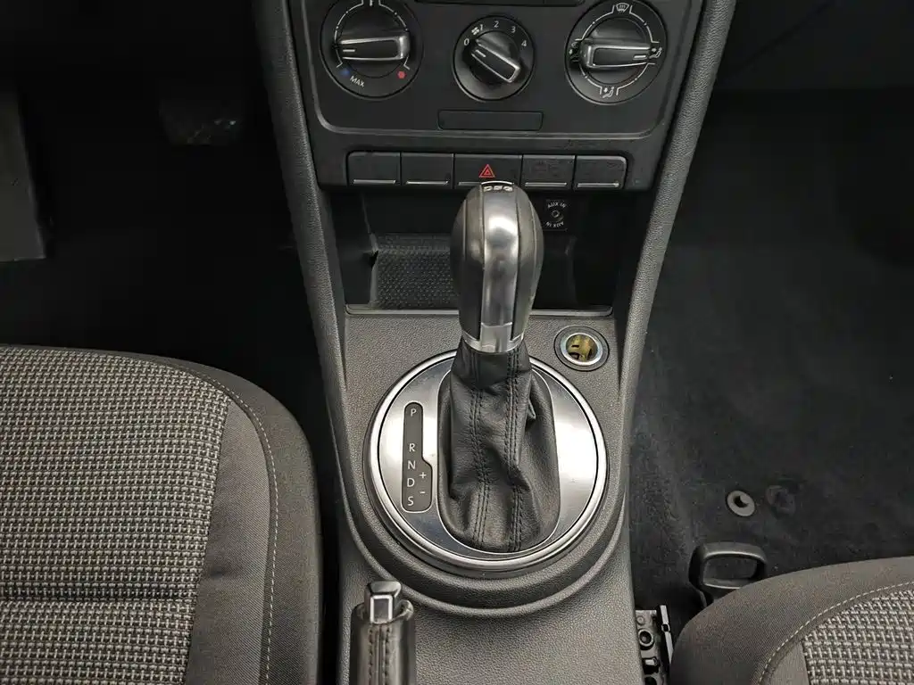 Volkswagen Beetle 2014 1.2TSI Fashion Edition фото 13