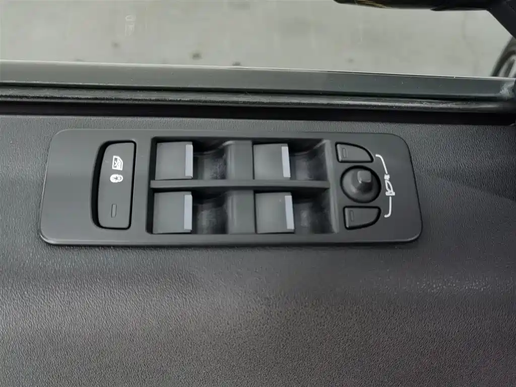 Land Rover Discovery Sport 2021 249PS R-Dynamic SE Performance Technology Edition 5-seater фото 9