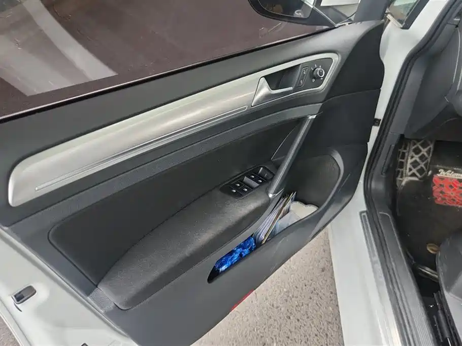Volkswagen Golf 2020 Beloved Edition 200TSI DSG Comfort фото 7