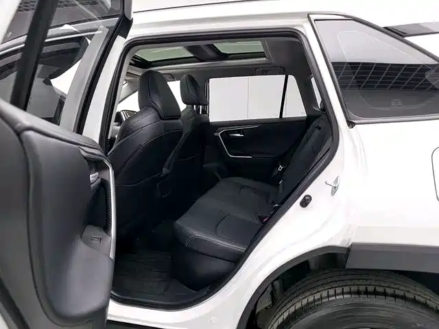 Toyota Wildlander 2023 Hybrid 2.5L E-CVT AWD Premium Edition фото 11
